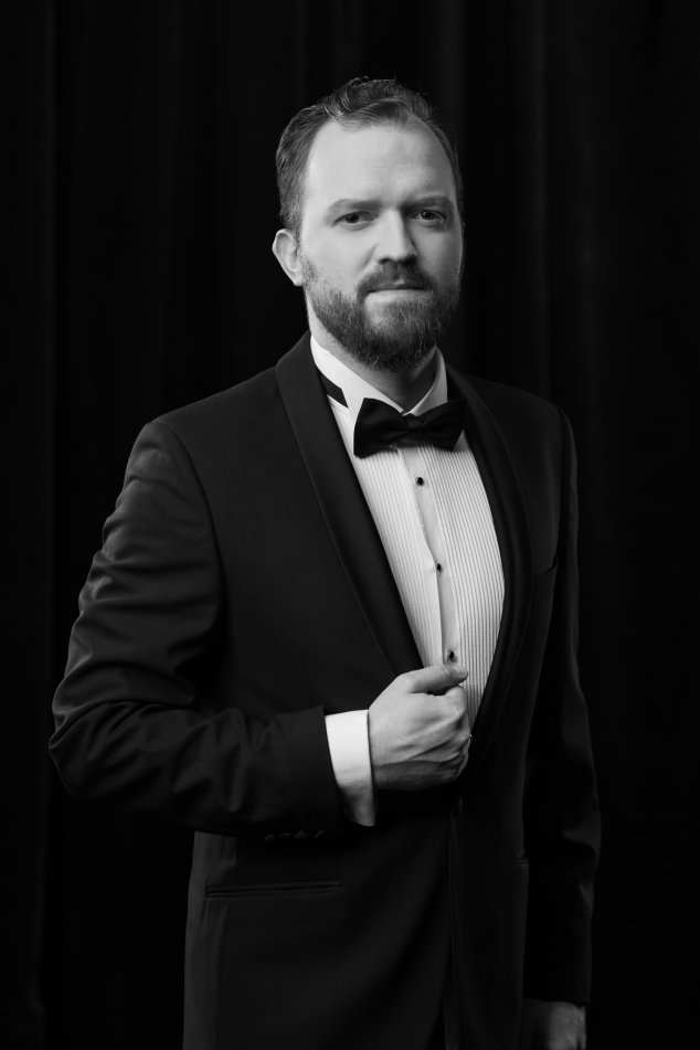 JAROSŁAW BIELECKI - tenor